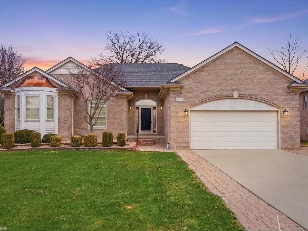 55212 Woods LN, Shelby, MI 48316 - #1