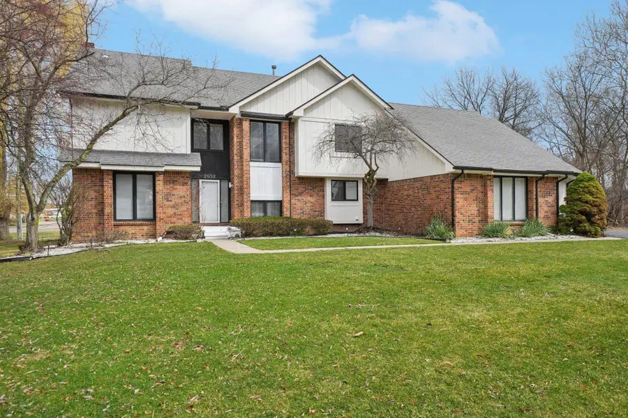 2932 Constitution Ct, West Bloomfield, MI 48322 - #2