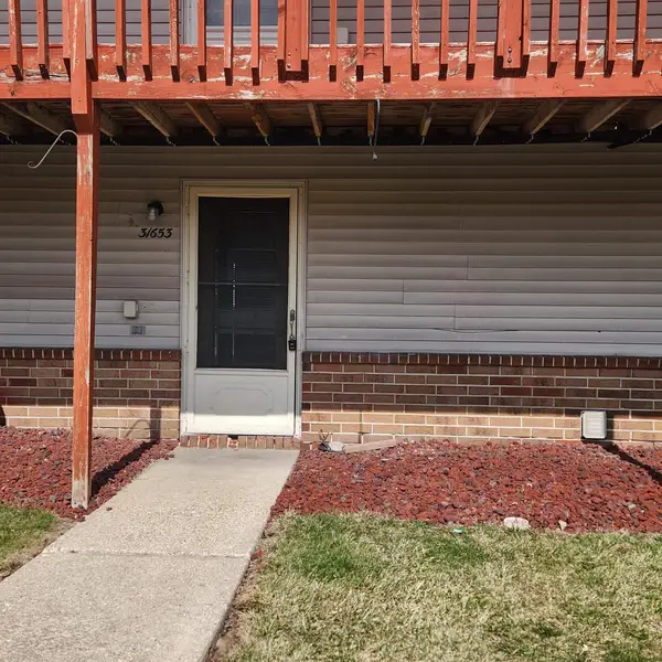 31653 Nardelli LN, Roseville, MI 48066