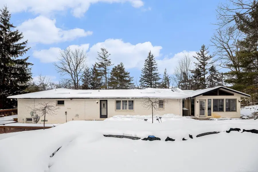 6733 Bloomfield LN, West Bloomfield, MI 48322 - #2