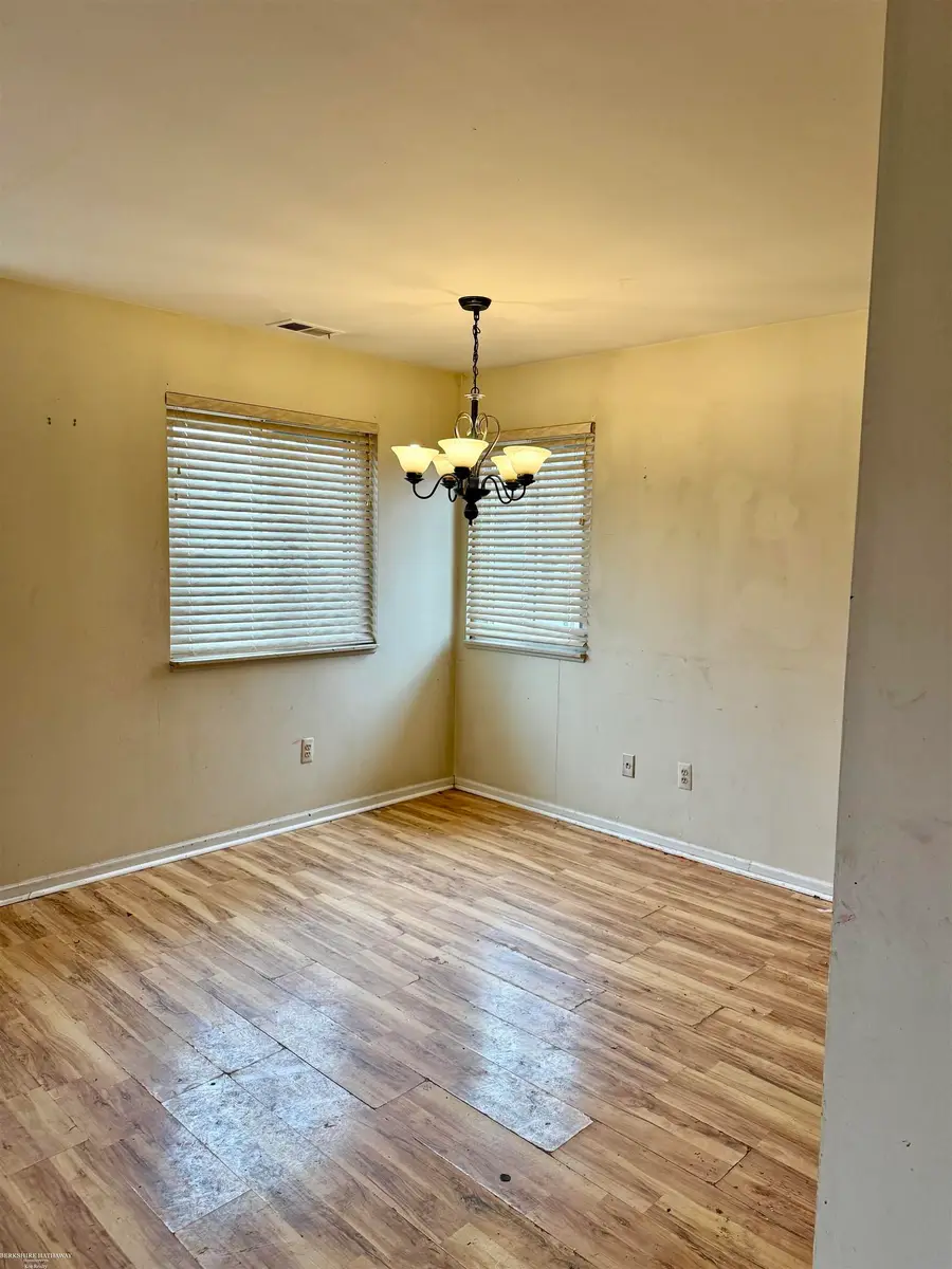 17423 Utica Oaks LN, Roseville, MI 48066 - #3