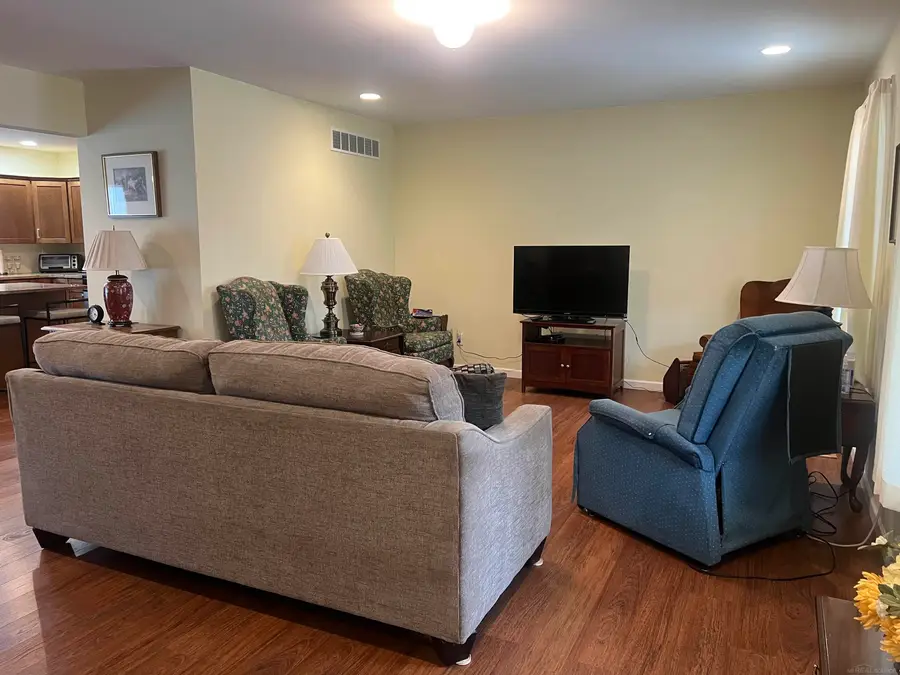 38524 Pineridge ST, Harrison Township, MI 48045 - #3