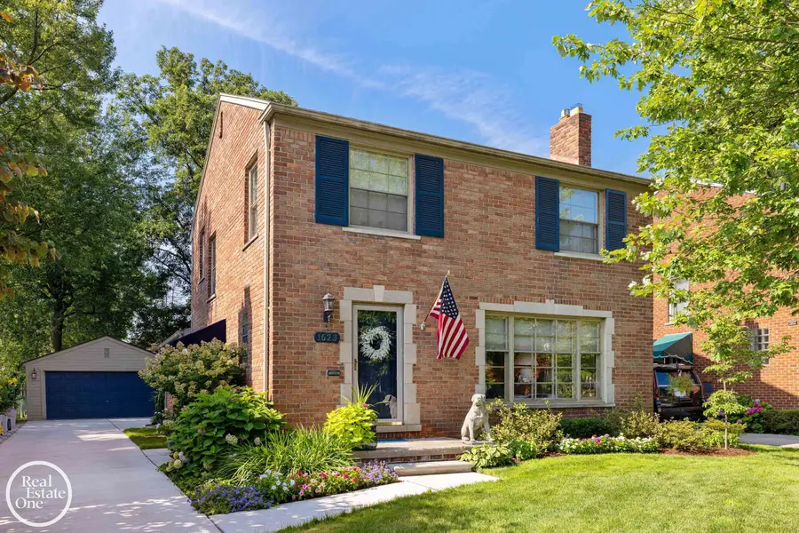 1623 Severn RD, Grosse Pointe Woods, MI 48236 - #2