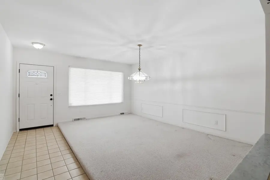 37769 Jerome DR, Sterling Heights, MI 48312 - #2