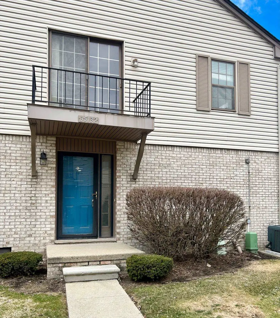 35132 N Bay CIR, Harrison Township, MI 48045 - #2