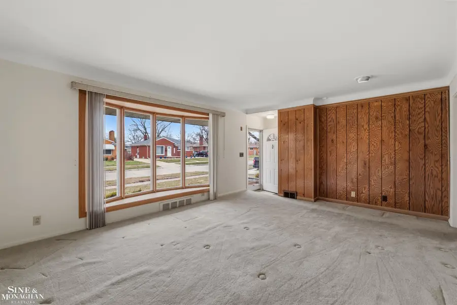 21304 Francis ST, Saint Clair Shores, MI 48082 - #3