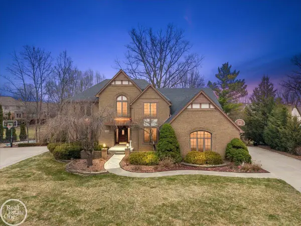 54168 Overbrook CT, ShelbyTwp, MI 48316