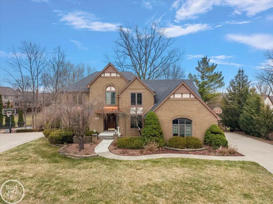 54168 Overbrook CT, Shelby, MI 48316 - #2