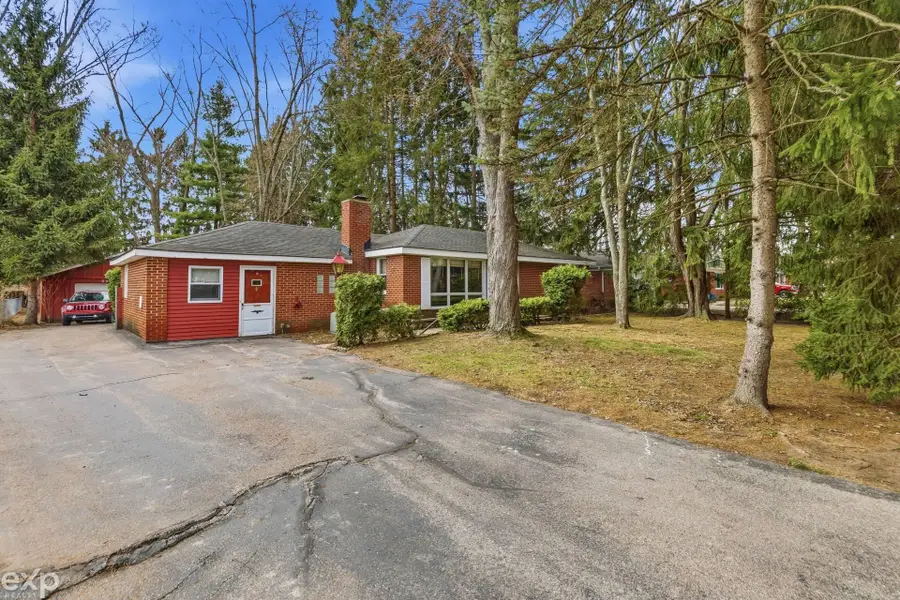 5000 Robert ST, Shelby, MI 48316 - #3