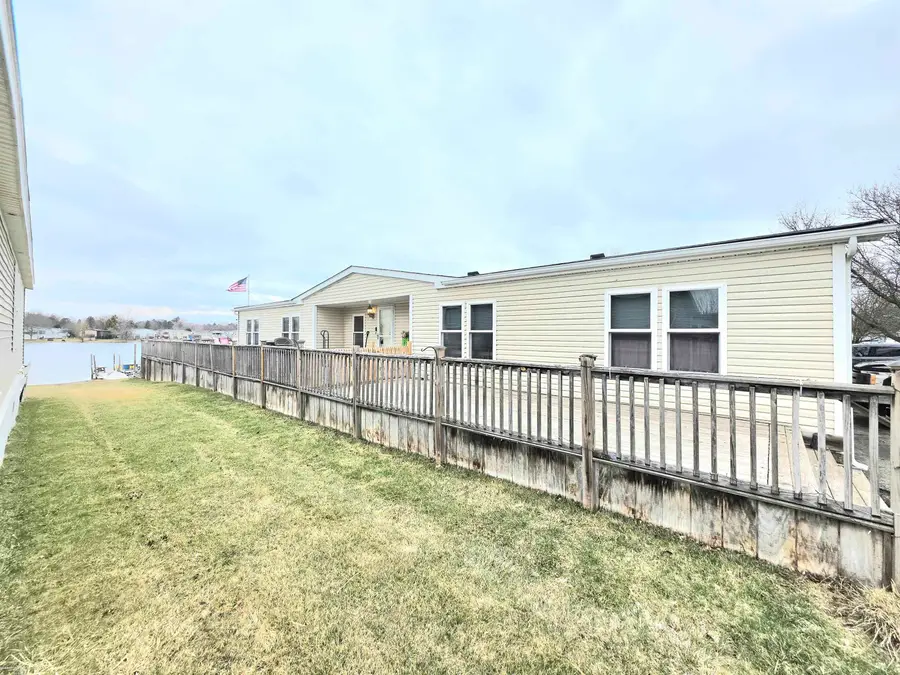 48585 Lakeview East ST, Shelby, MI 48317 - #2