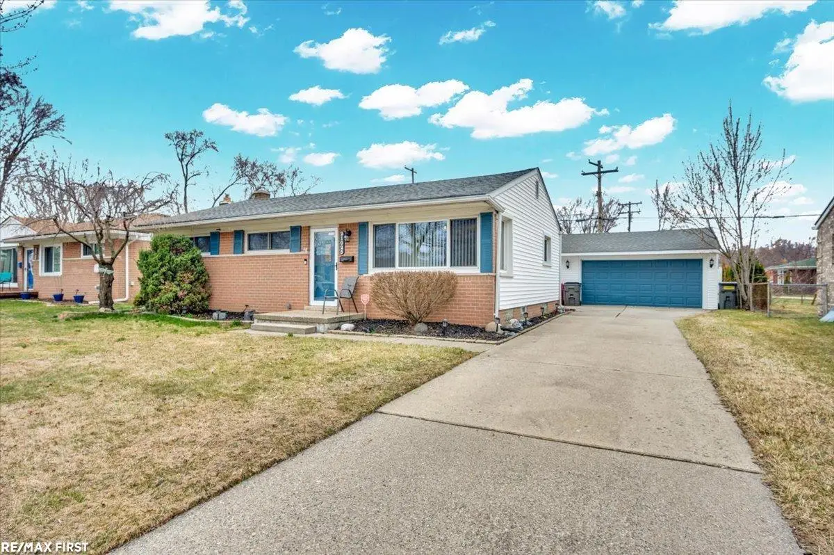 21025 Wakefield ST, Clinton Township, MI 48035 - #1