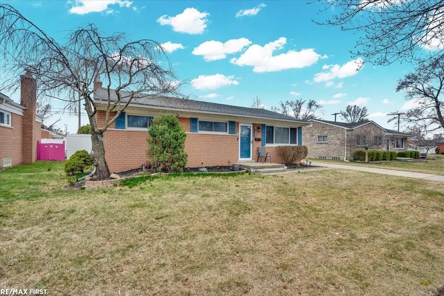 21025 Wakefield ST, Clinton Township, MI 48035 - #3