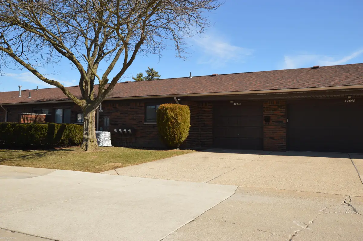 32610 Valley Dr DR, Warren, MI 48093 - #1