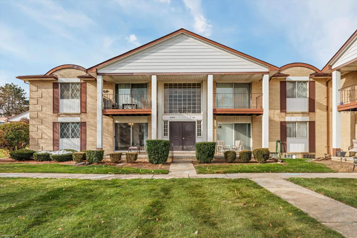 29304 Gloede ST, Warren, MI 48088 - #1