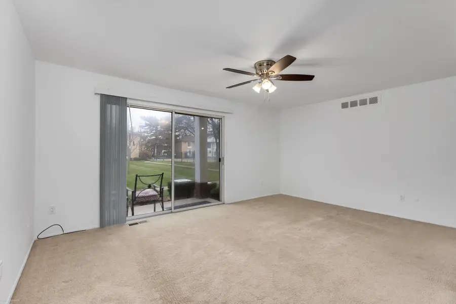 29304 Gloede ST, Warren, MI 48088 - #2