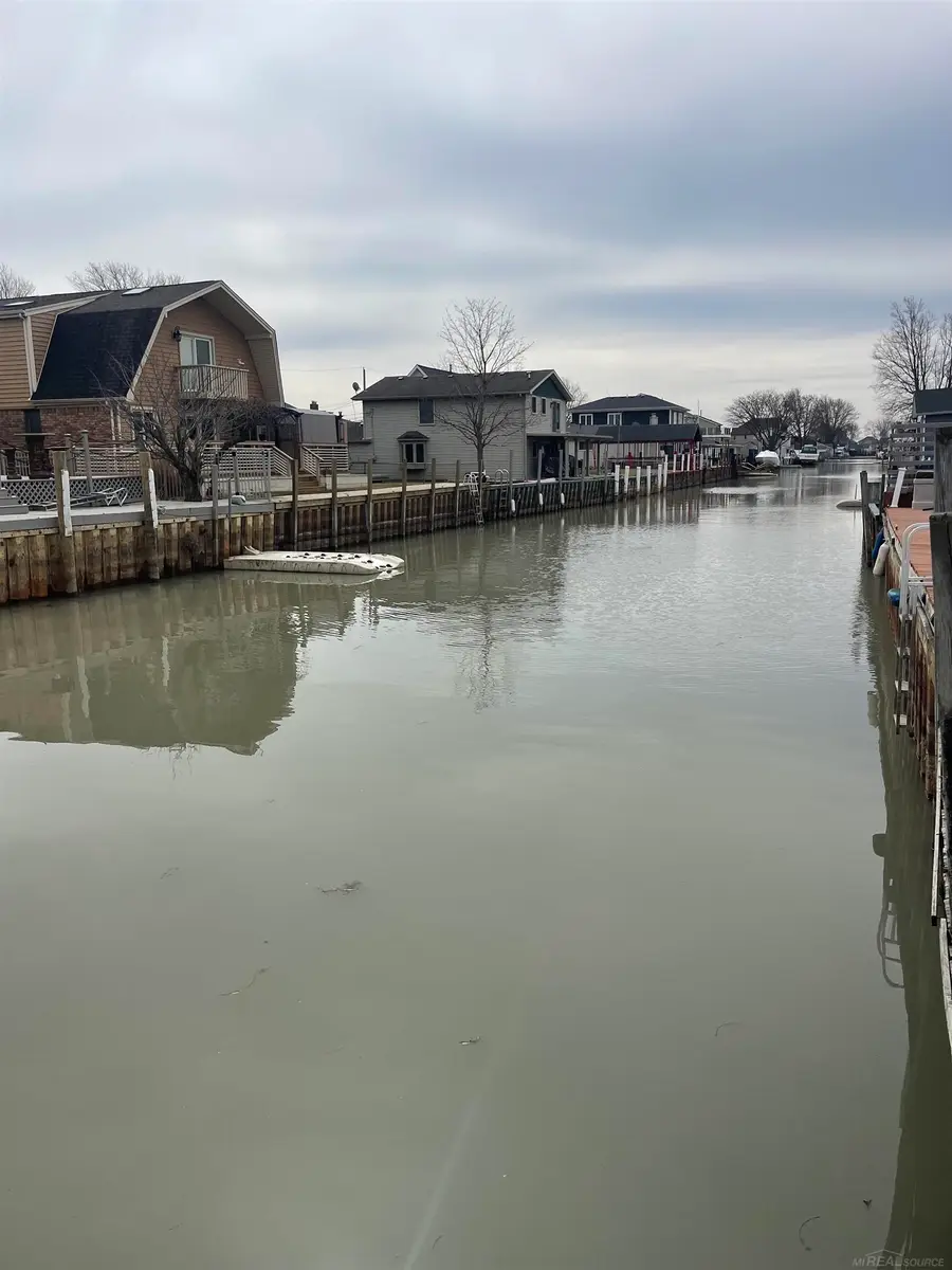 46440 Jefferson RD, Chesterfield, MI 48047 - #2