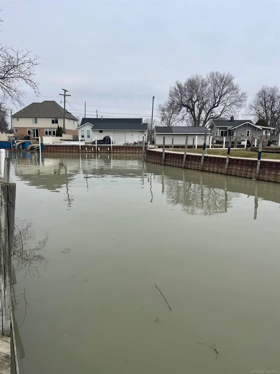 46440 Jefferson RD, Chesterfield, MI 48047 - #3