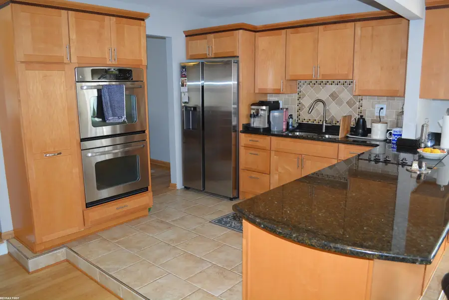 11076 Lesure DR, Sterling Heights, MI 48312 - #3