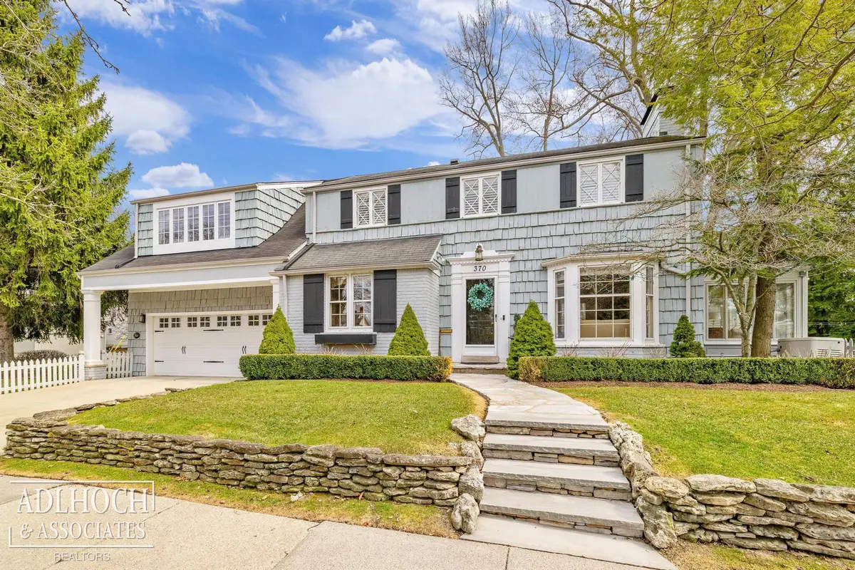 370 Country Club LN, Grosse Pointe Farms, MI 48236 - #1