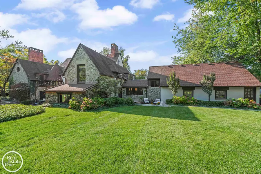 242 Lewiston RD, Grosse Pointe Farms, MI 48236 - #2