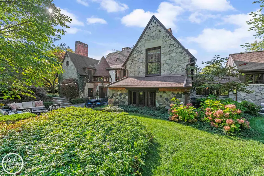 242 Lewiston RD, Grosse Pointe Farms, MI 48236 - #3