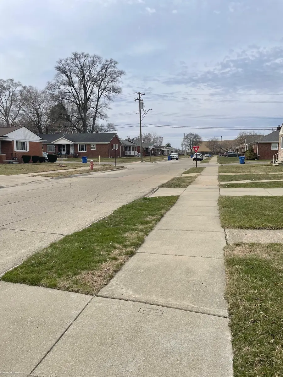 7519 Timken ST, Warren, MI 48091 - #3