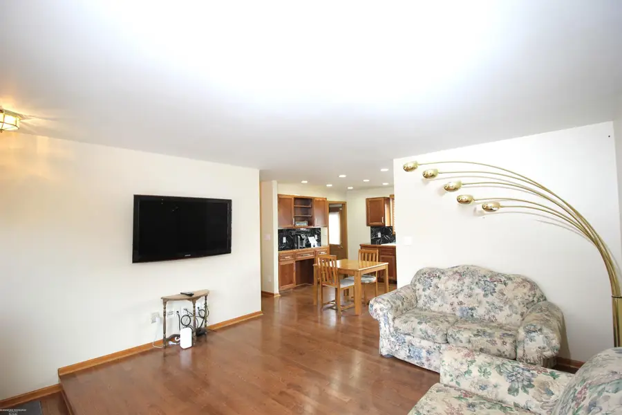 22218 E 12 Mile RD, Saint Clair Shores, MI 48081 - #2