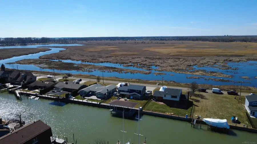 39228 Venetian DR, Harrison, MI 48045 - #2