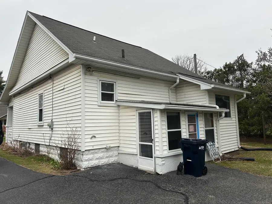 8260 Clinton River DR, Sterling Heights, MI 48314 - #3