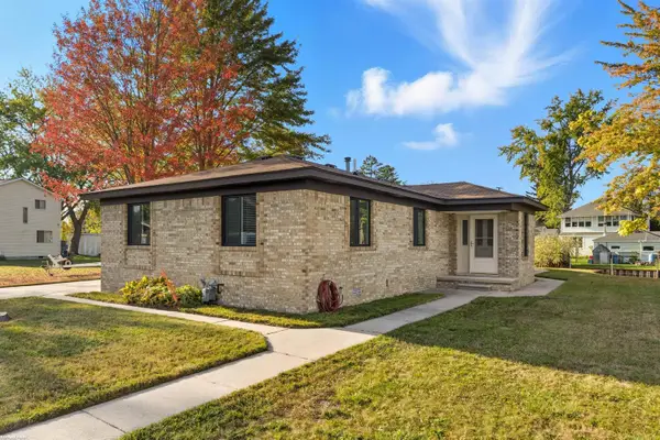 2037 W Park DR, Algonac, MI 48001