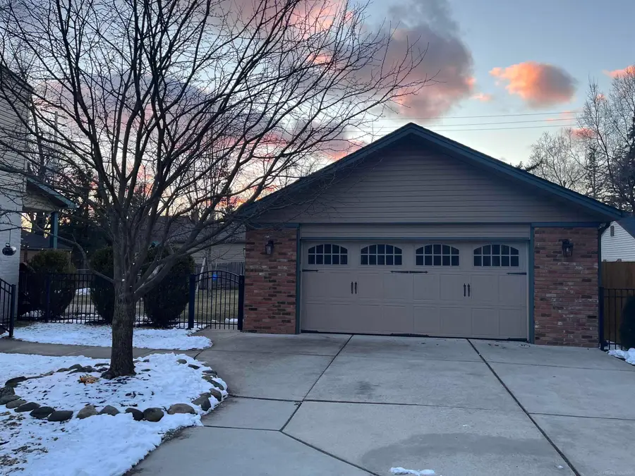 11325 Blackburn ST, Livonia, MI 48150 - #2
