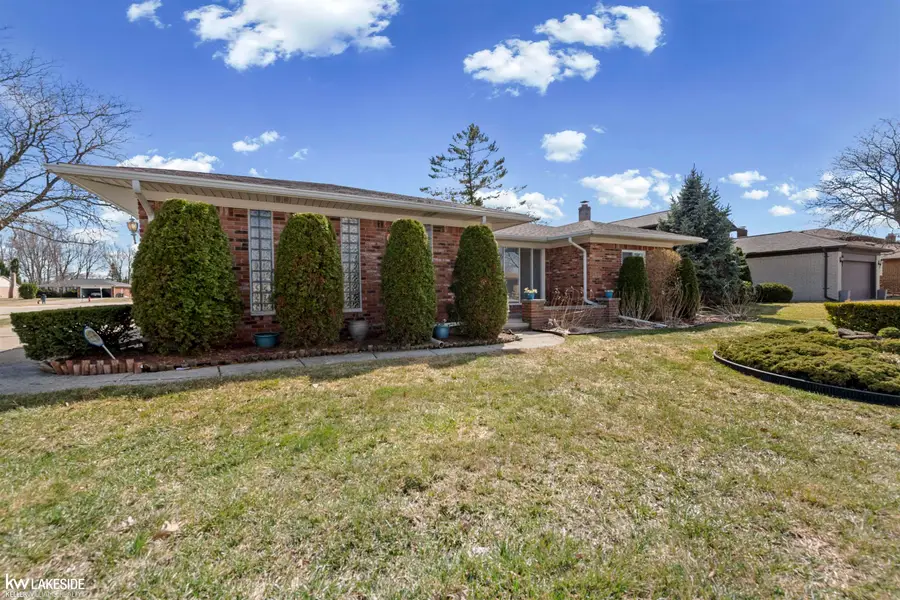 4786 Lucerne DR, Sterling Heights, MI 48310 - #2