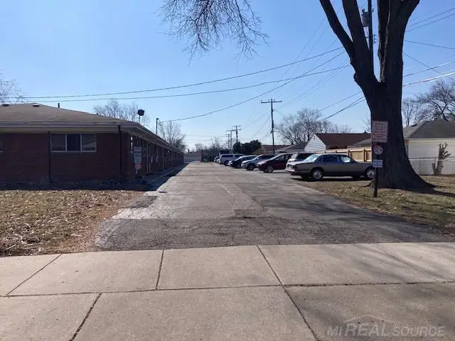 24301 Kelly #117 RD, Eastpointe, MI 48021 - #2