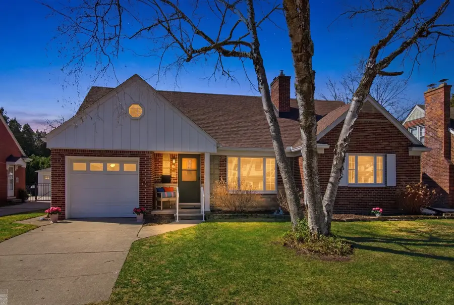 59 Hall  PL, Grosse Pointe Farms, MI 48236 - #2