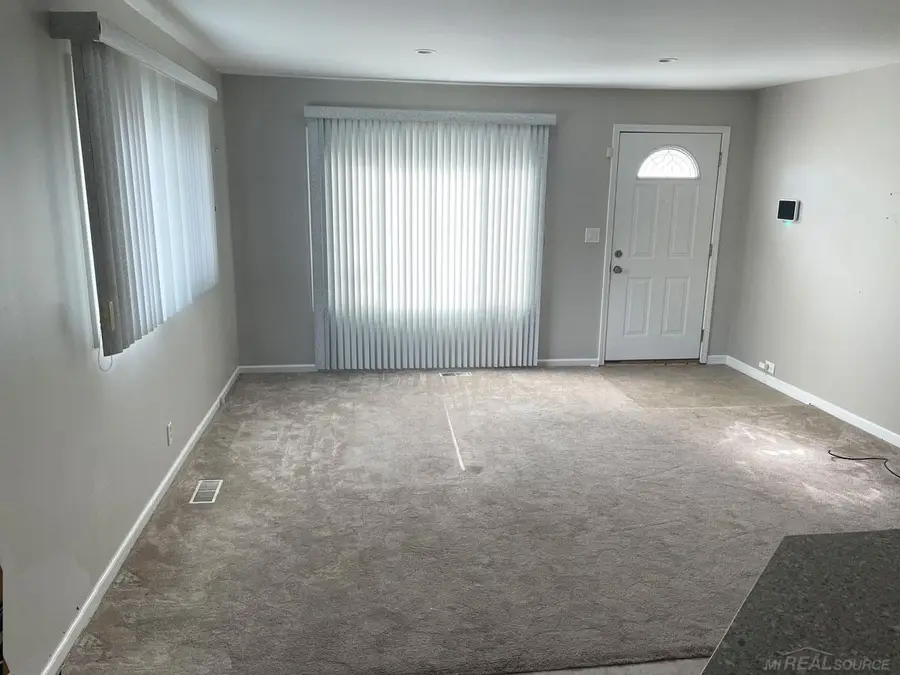 5639 Heathdale AVE, Warren, MI 48092 - #2
