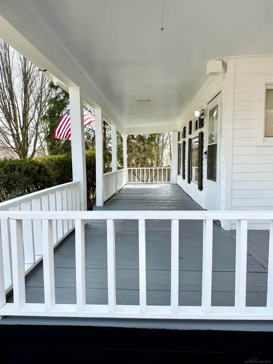 261 N Saginaw ST, Pontiac, MI 48342 - #3