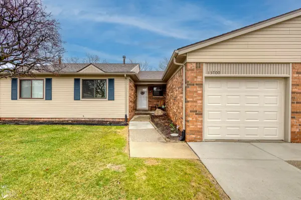 13700 Villa Pointe Dr, Warren, MI 48088