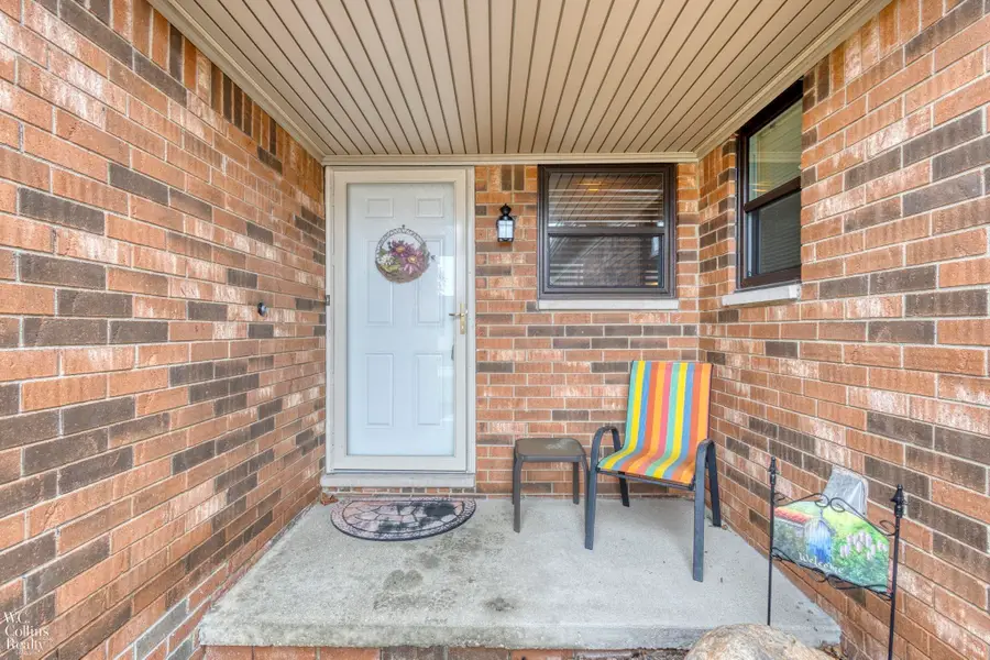 13700 Villa Pointe Dr, Warren, MI 48088 - #3