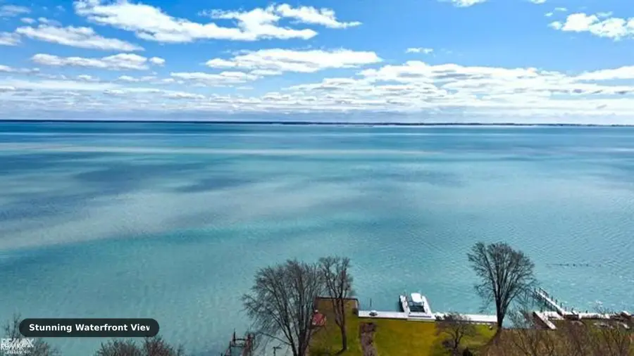 36542 Marquardt DR, New Baltimore, MI 48047 - #2