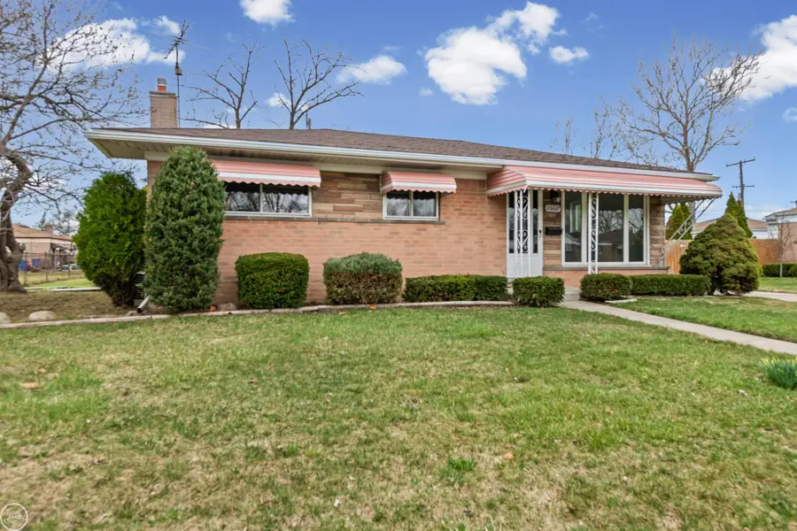 26627 Norma ST, Warren, MI 48089 - #3