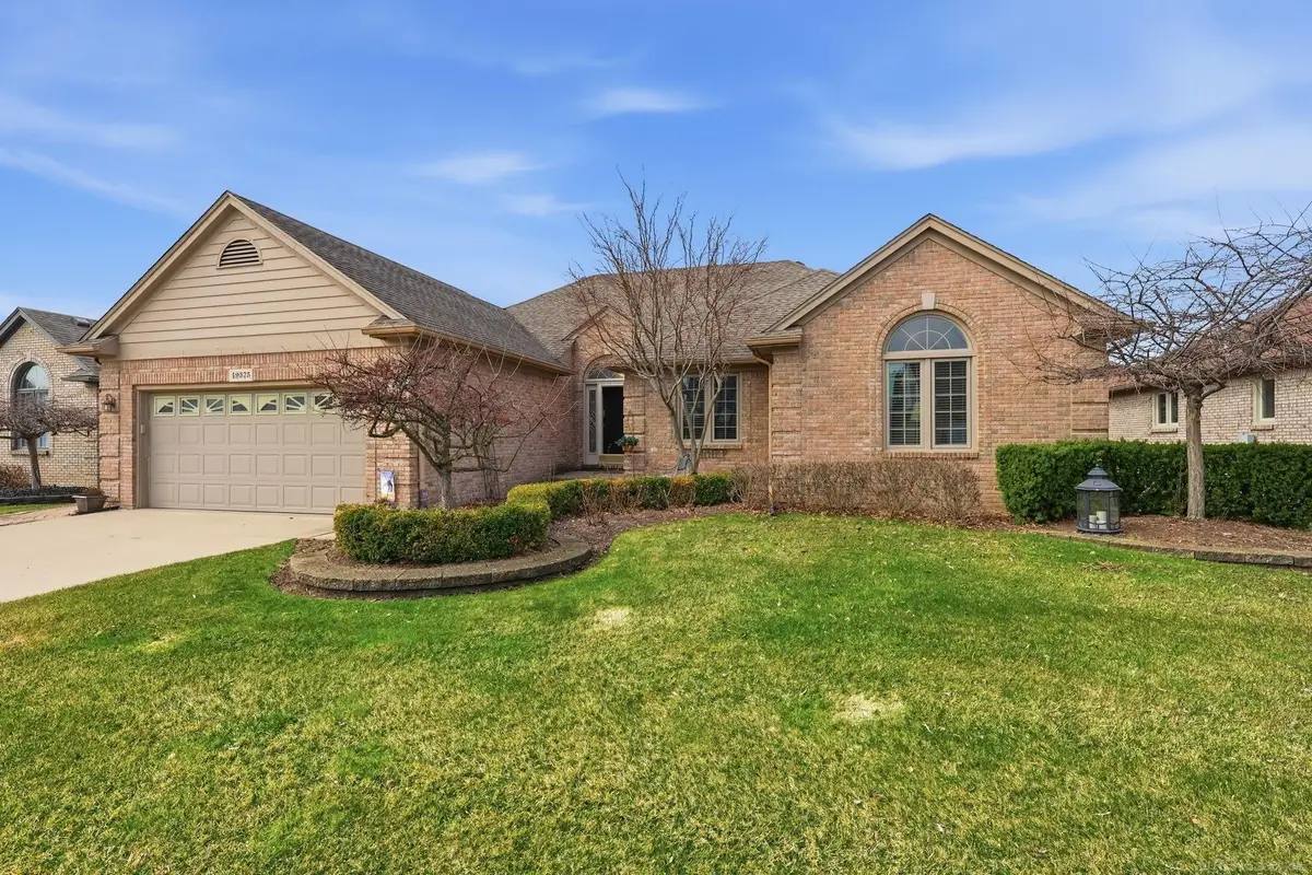 49575 Willowood DR, Macomb, MI 48044 - #1