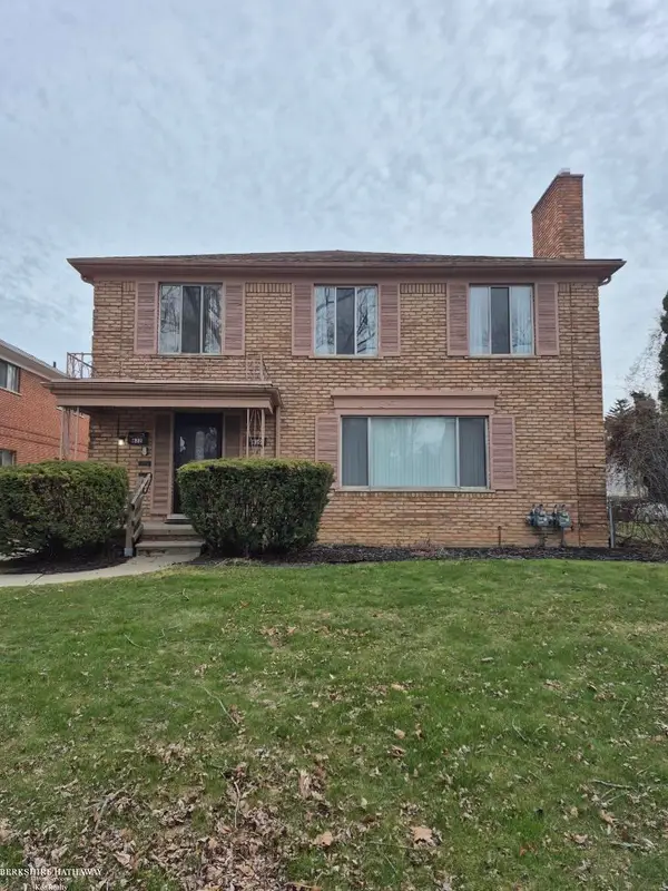 832 Harcourt RD, GrossePointePark, MI 48230