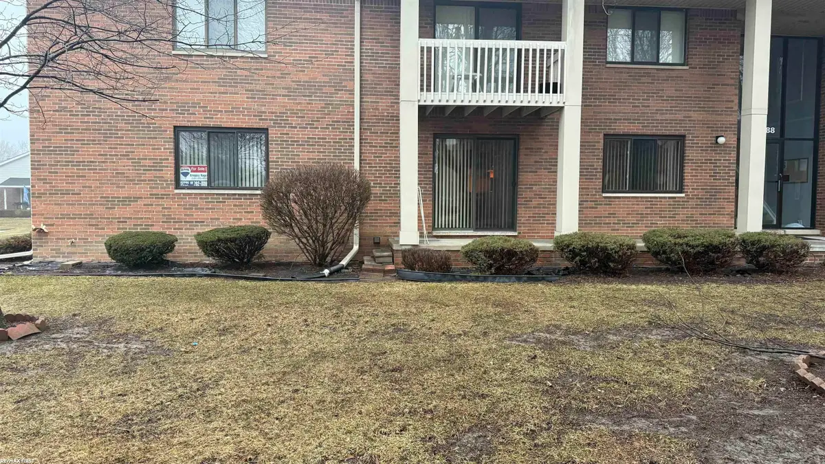 42188 Todd Mark LN, Clinton, MI 48038 - #1