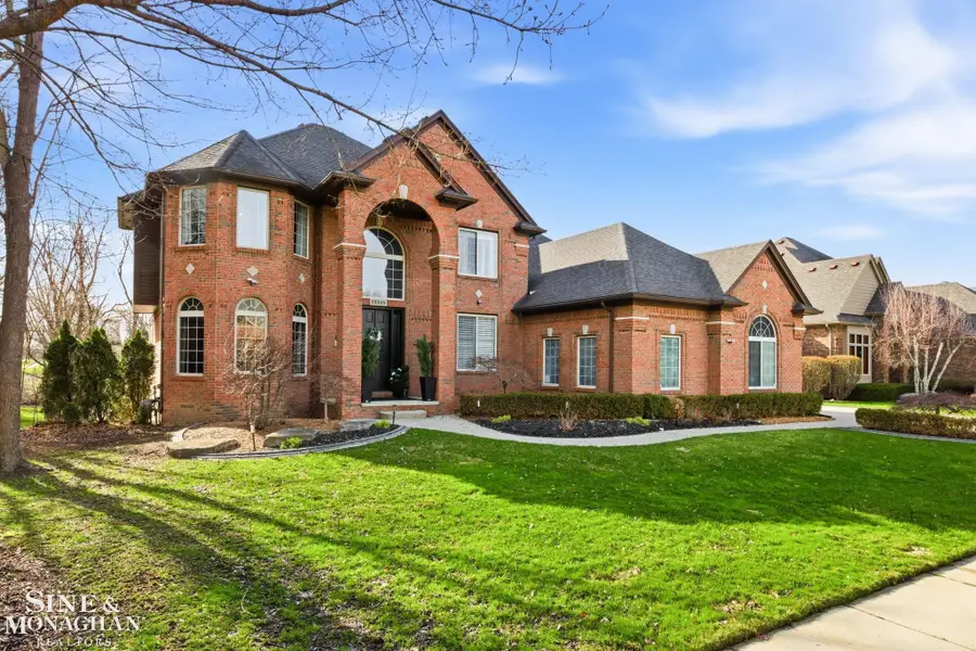 55045 Whitney DR, Shelby, MI 48315 - #3