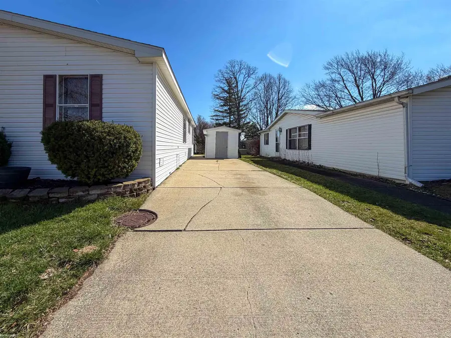 614 Kinglet ST, Rochester Hills, MI 48309 - #3