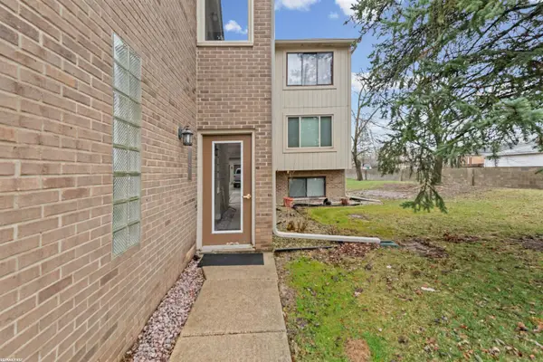 42375 Lochmoor ST, ClintonTownship, MI 48038