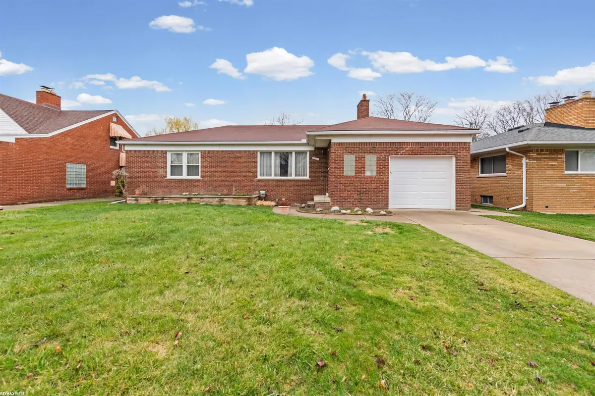 21831 Edgewood ST, Saint Clair Shores, MI 48080 - #1