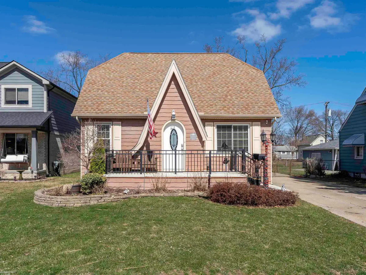 22631 Ridgeway ST, Saint Clair Shores, MI 48080 - #1