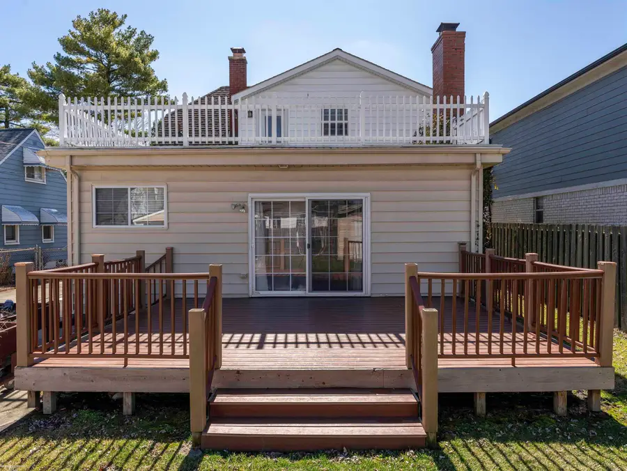 22631 Ridgeway ST, Saint Clair Shores, MI 48080 - #2