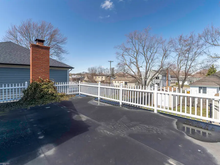 22631 Ridgeway ST, Saint Clair Shores, MI 48080 - #3